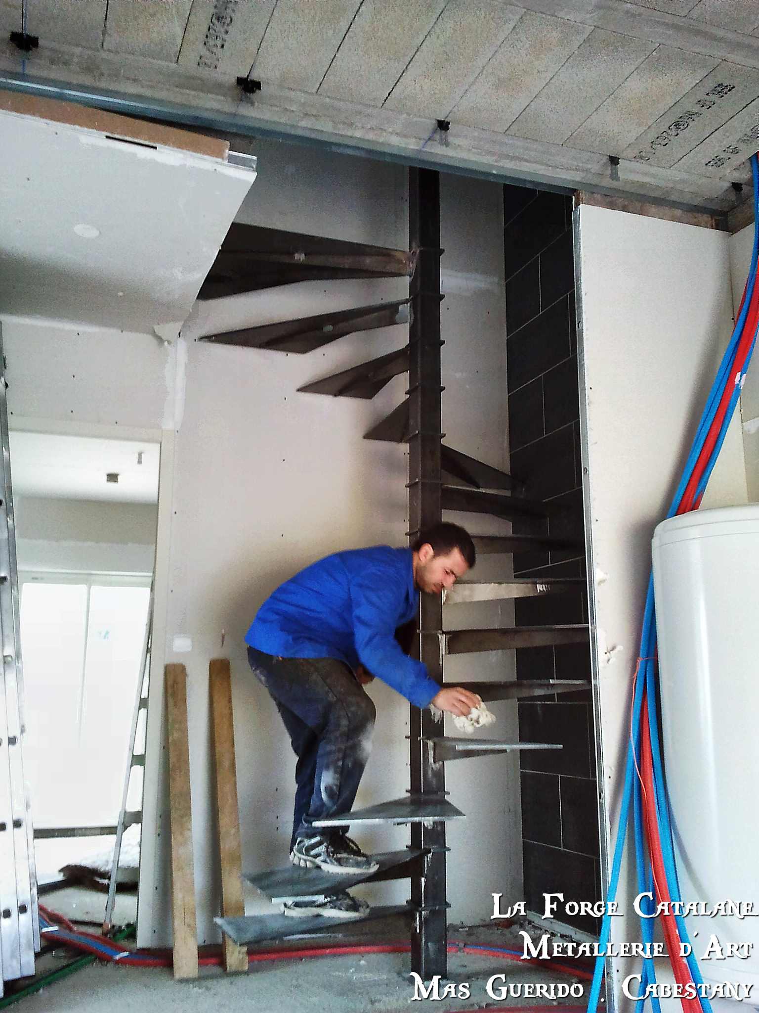 Escalier helicoidal marches fer forge catalane 1.jpg